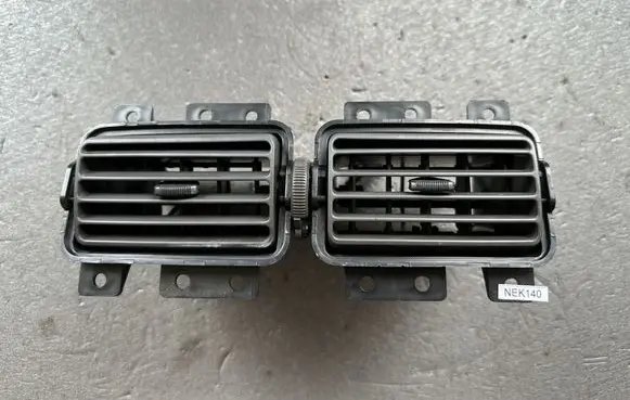 Nissan Patrol Y61 Dash center air vent grill 68750VB000
