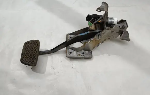 Lexus RX 330 - 350 - 400H Brake pedal 8951047010