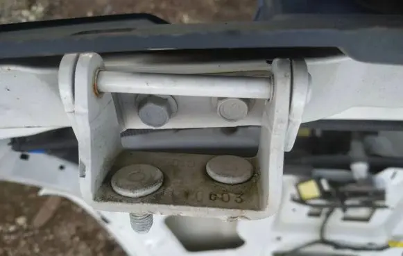 Opel Antara Tailgate/trunk/boot hinge