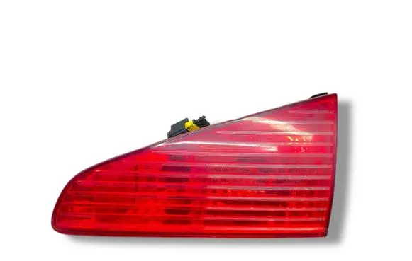 Peugeot 607 Tailgate rear/tail lights 2543D 2543DS
