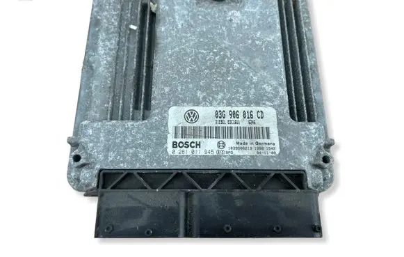 Volkswagen Touran I Engine control unit/module 0281011945 03G906016CD 1039S06219