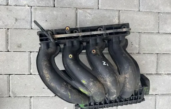Mercedes-Benz E W211 Intake manifold A6110903637 6110903637