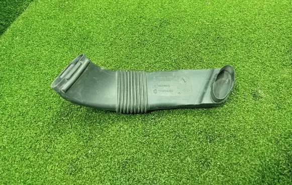Renault Trafic III (X82) Air intake duct part 244936098R 93863645