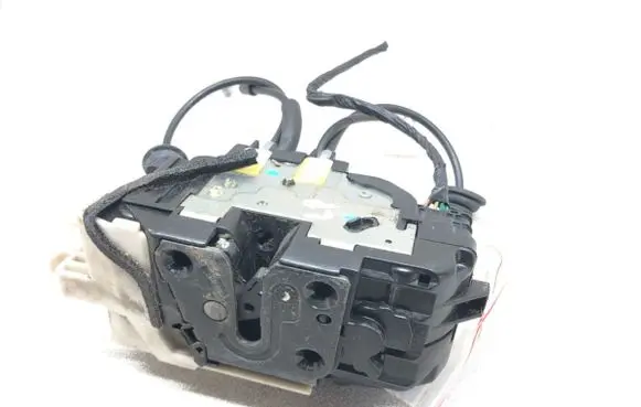 Hyundai i30 Front door lock 813102L020