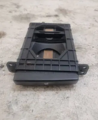 Cup holder front