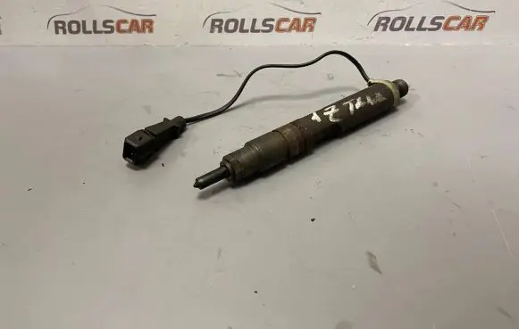 Volkswagen PASSAT B4 Fuel injector 028130201J