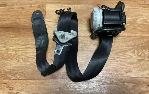 Peugeot Partner Front seatbelt 98025578XX 30624989 502VG62240