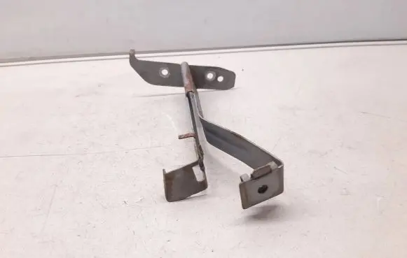 Mercedes-Benz E W212 Front bumper mounting bracket A2045241340