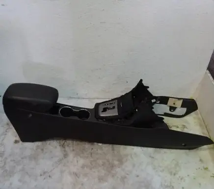 Hyundai Elantra Center console