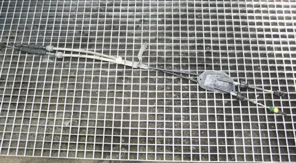 Toyota Avensis T270 Gear shift cable linkage