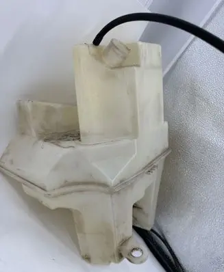 Windshield washer fluid reservoir/tank