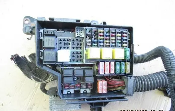 Opel Corsa C Fuse box cover 13140089