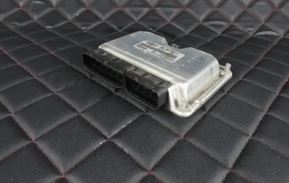 Audi TT Mk1 Engine control unit/module 8N0906018H 26SA7386 0261206795