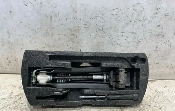 Volkswagen Golf V Tool box 1J0012115AE