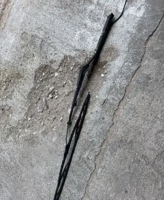 Opel Sintra Front wiper blade arm 89813564