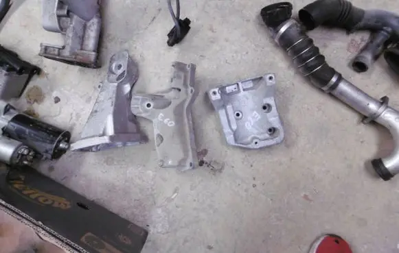BMW 5 E60 E61 Engine mounting bracket 10C60