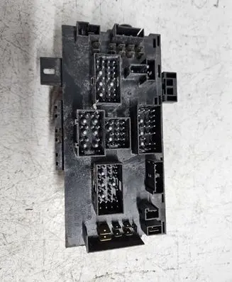 Volkswagen Golf II Fuse module 171941813D