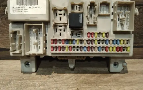 Ford C-MAX I Fuse module 519099600 4M5T14A073CG