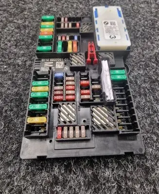BMW 5 G30 G31 Fuse module 6837091