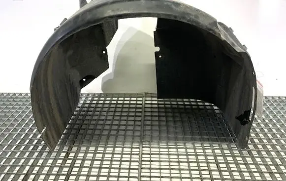 Front wheel arch liner splash guards