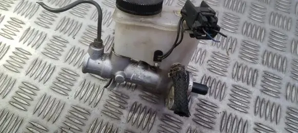 Mazda 323 F Master brake cylinder