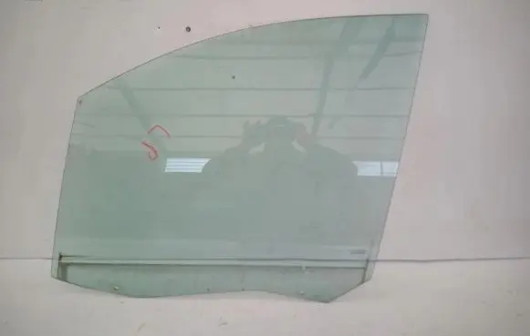 Peugeot 807 Front door window glass four-door