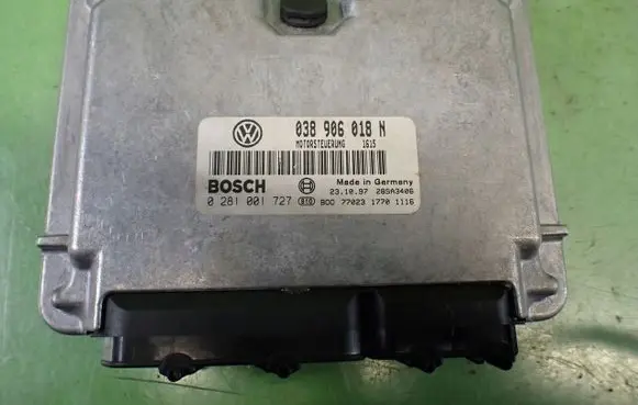 Volkswagen PASSAT B5 Engine control unit/module ECU