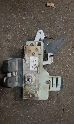 Loading door lock