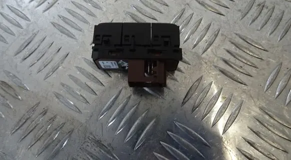 Opel Mokka B Parking (PDC) sensor switch YP00031777