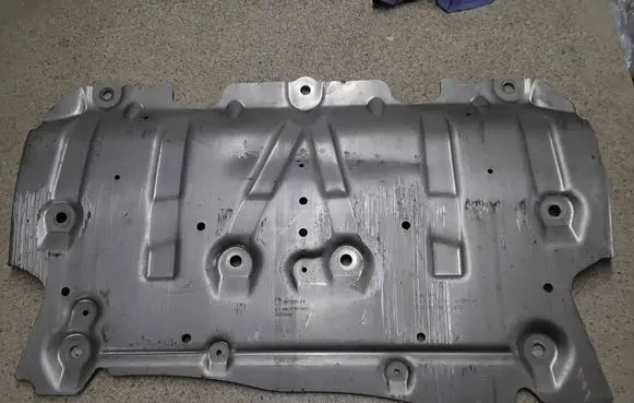 BMW 3 G20 G21 Engine splash shield/under tray 6878580 AN5754H111 16321