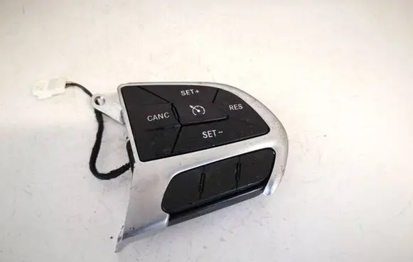 Chrysler 200 Steering wheel buttons/switches p68245348aa