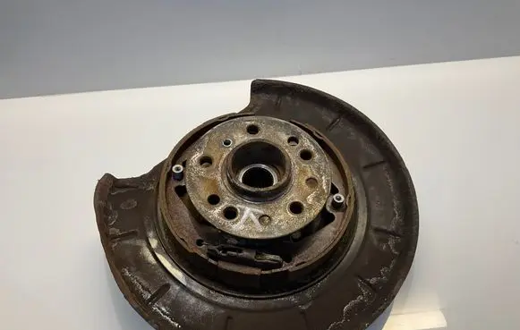 Mercedes-Benz R W251 Rear wheel hub A1643501308 1643501308