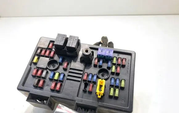 Chevrolet Captiva Fuse box set 96821082