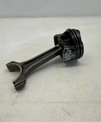 Ford Focus Piston with connecting rod Rfcm5g6205ec