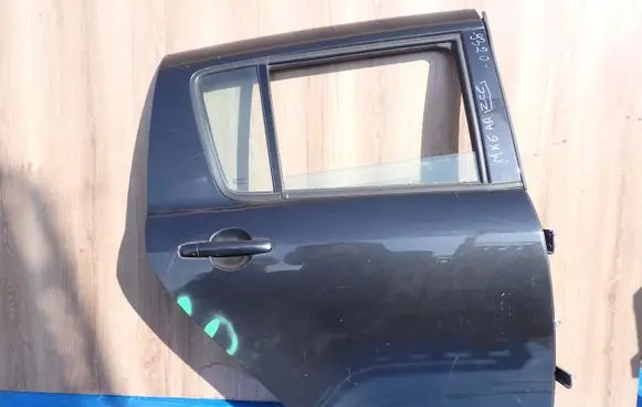 Suzuki Swift I Rear door 