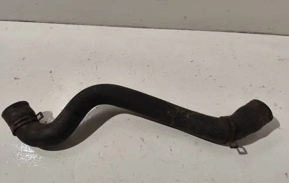 Coolant pipe/hose