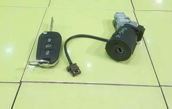 Peugeot 508 Ignition lock 36454600