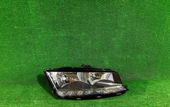 Skoda Fabia Mk3 (NJ) Headlight/headlamp 6V1941016D LE17A6401