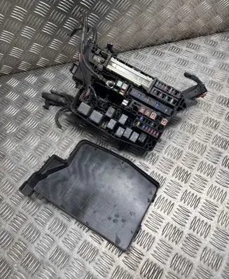 Toyota Avensis T270 Fuse box set 8211505A30 A30E160130050917