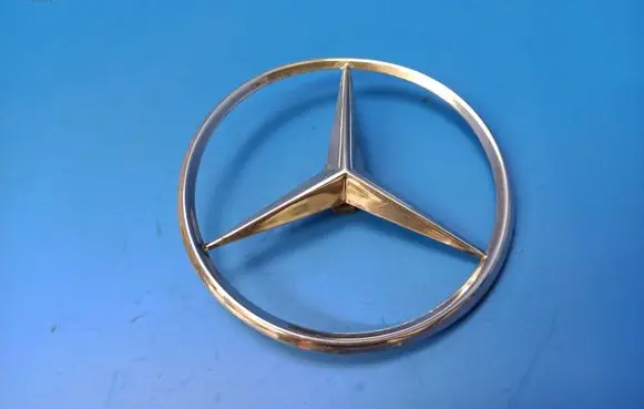 Mercedes-Benz COMPAKT W115 Manufacturers badge/model letters 