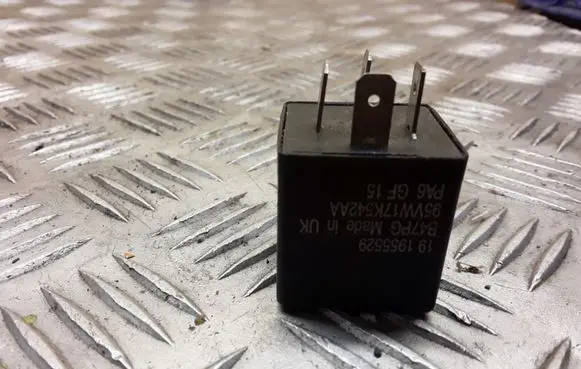 Volkswagen Golf IV Other relay 191955529 95VW17K542AA