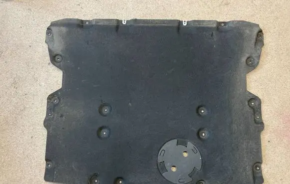 BMW X3 G01 Engine splash shield/under tray 7417386