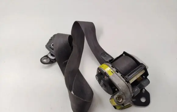Front seatbelt buckle