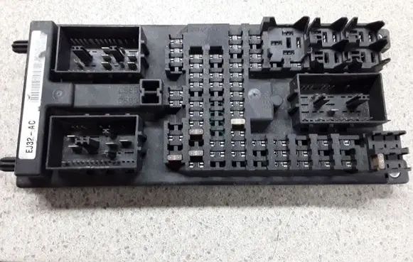 Land Rover Evoque I Fuse module EJ3214F041AC