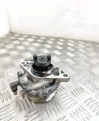 Opel Astra H Vacuum pump