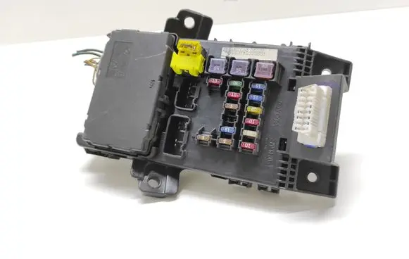 Toyota Avensis T220 Fuse module 8264105011 05810530 8273005020