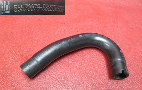 Opel Insignia A Engine coolant pipe/hose 55570079