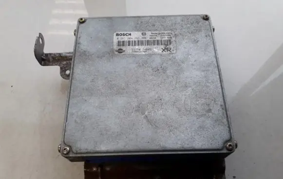 Nissan Micra Engine control unit/module 2371074b05 0261204243