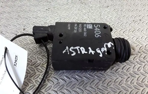 Opel Astra G Central locking motor 90460062
