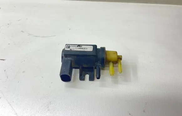 Volkswagen Polo IV 9N3 Vacuum valve 700868020